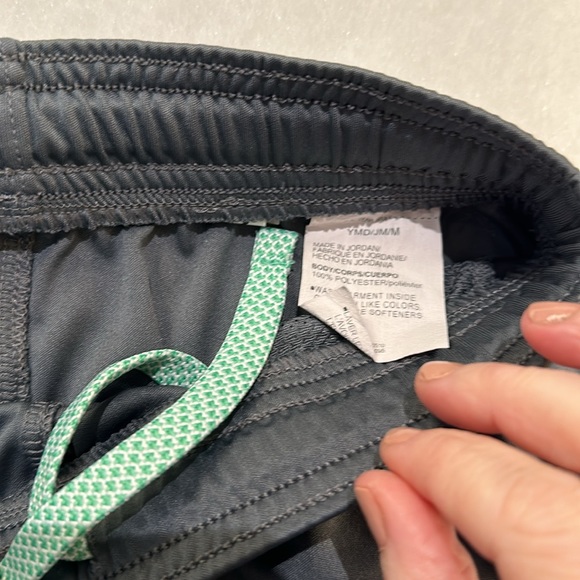 Under armour sz M shorts - Picture 3 of 4